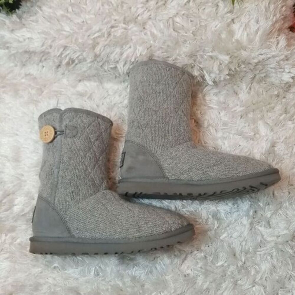 UGG Australia Mountain Quilt Gray Sock Fabric Hook & Loop Fasteners Boots Size 8